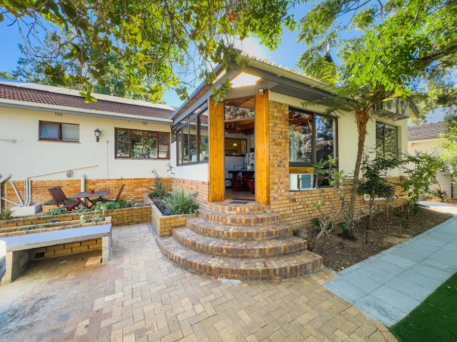 5 Bedroom Property for Sale in La Rochelle Western Cape